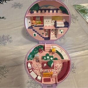 Bluebird vintage 1990s Polly pocket with three doll included